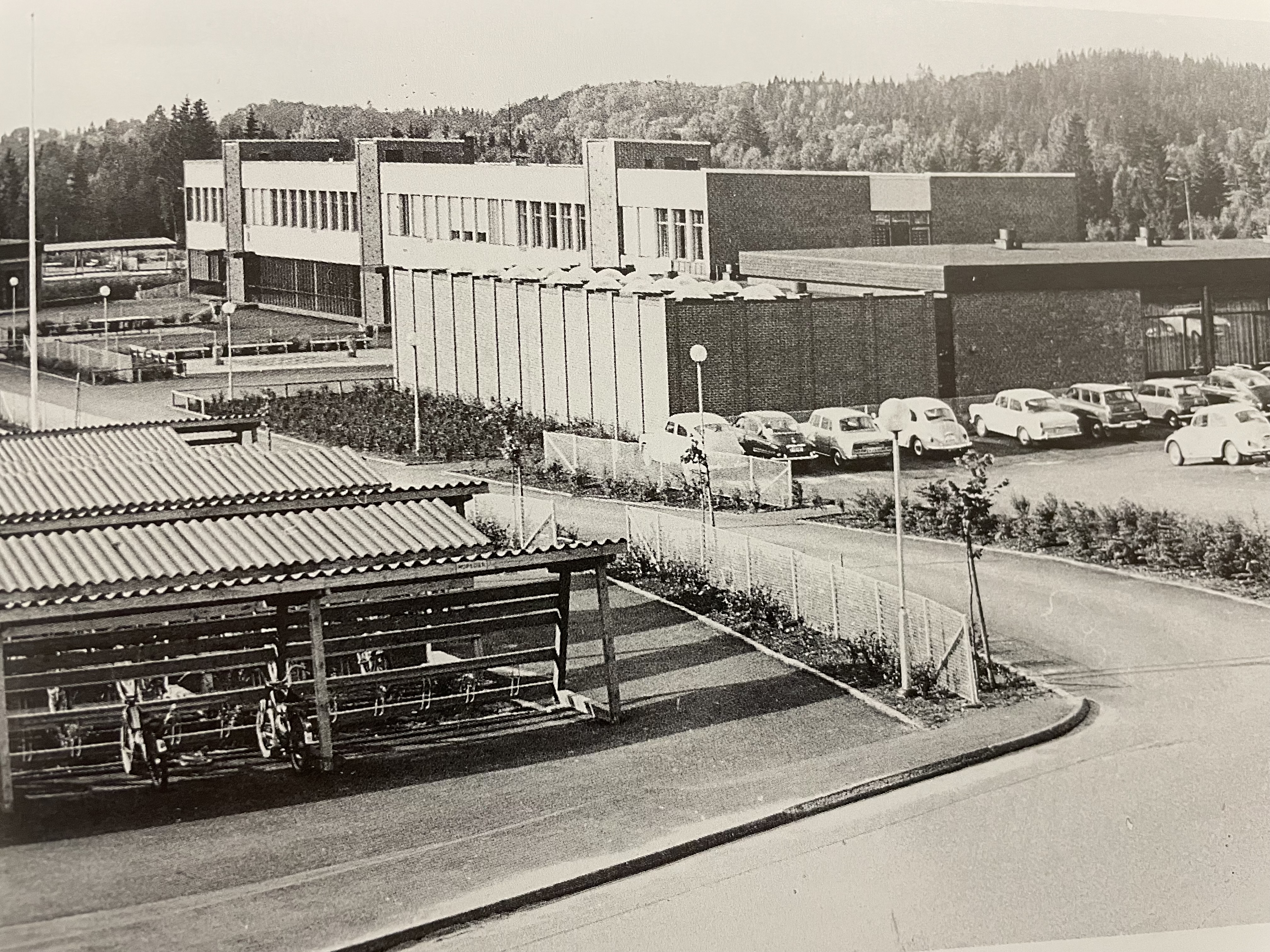 Bild: Örnaskolans högstadium, nybyggt 1971.